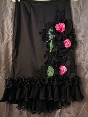 CELO Elegant Black Skirt with Floral Accents.